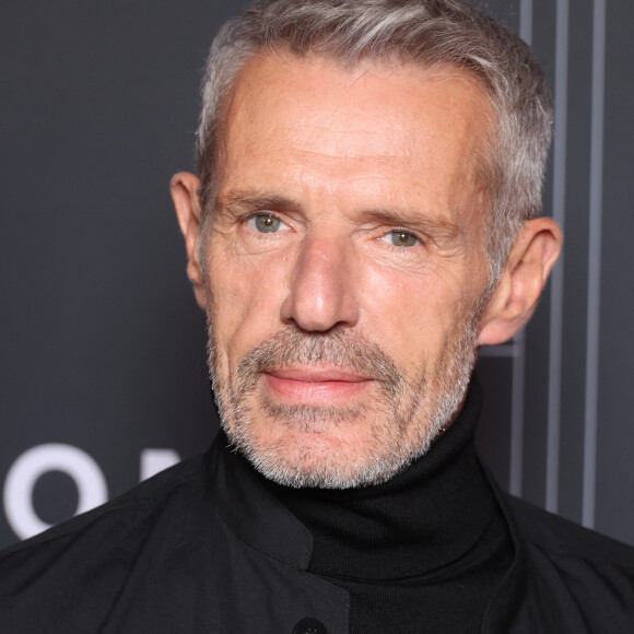 Dans une interview accordée à "Télé 2 semaines", Lambert Wilson se confie dans détour : "J'ai l'impression de ne rien savoir. Sans doute parce que je n'ai pas d'enfant."...
Lambert Wilson assiste à la première parisienne de la série dramatique de mode Apple TV+ "La Maison" à Elysees Biarritz à Paris, France, le 12 septembre 2024. Photo par Jerome Dominé/ABACAPRESSCOM