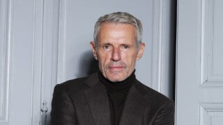 Lambert Wilson se livre sur sa vie sans enfants et ses conséquences sur sa vision du monde