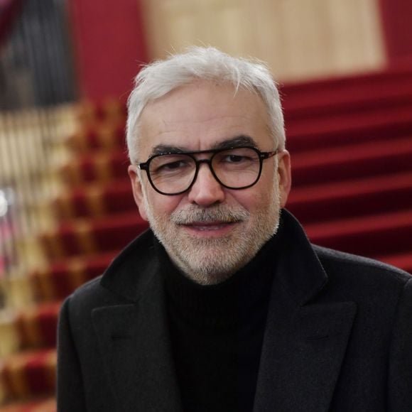 Exclusif - Pascal Praud lors de la première de la pièce de théâtre "L'avare" au Théâtre des Variétés à Paris le 15 janvier 2022 © Rachid Bellak / Bestimage 