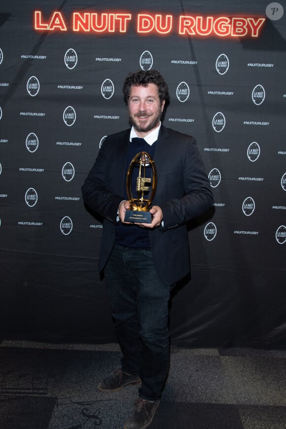 Romain Colucci, prix du "Vivre ensemble" ( Les Restos du Coeur) lors de la 17ème Nuit du Rugby à l'Olympia à Paris le 27 septembre 2021. © Pierre Perusseau / Bestimage 