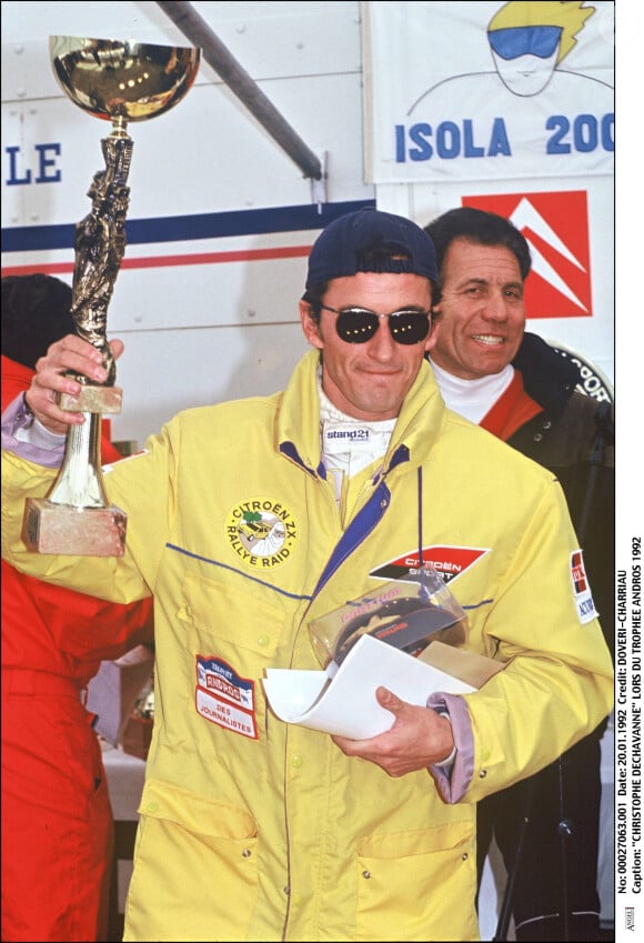 "CHRISTOPHE DECHAVANNE" LORS DU TROPHEE ANDROS 1992 "PLAN AMERICAIN" HOMME LUNETTES TROPHEE RECOMPENSE PRIX COMBINAISON PILOTE ANIMATEUR PRESENTATEUR 