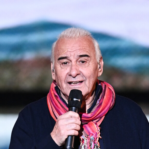 Le chanteur de 82 ans l'a surnommée sa "moitié d'orange"
Exclusif  - Michel Fugain - Enregistrement de l'émission "La chanson secrète", présentée par N.Aliagas et diffusée le 1er décembre sur TF1 © Guillaume Gaffiot-Cyril Moreau / Bestimage 