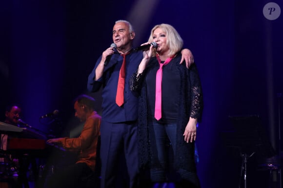 Le chanteur de 82 ans l'a surnommée sa "moitié d'orange"
Exclusif - Michel Fugain et sa femme Sanda lors du concert "Michel Fugain fait Bandapart" pour les 80 ans du chanteur à Bobino à Paris le 12 Mai 2022. © Bertrand Rindoff/Bestimage 