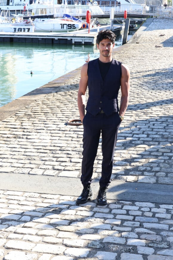 Vinnie Dargaud lors du photocall de la série "Scènes de ménages" lors de la 25ème édition du Festival de la fiction de la Rochelle, France, le 13 septembre 2023. © Denis Guignebourg/BestImage 