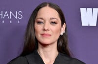 A Los Angeles, Marion Cotillard se lâche totalement en pantalon transparent, loin de Guillaume Canet mais bien accompagnée !