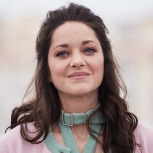 Marion Cotillard au photocall de "Little Girl Blue" lors du 76ème Festival International du Film de Cannes, le 21 mai 2023. © Jacovides / Moreau / Bestimage 