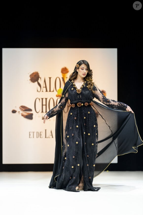 Sonia Mansour - Défilé d'ouverture du salon du chocolat 2024 à Paris porte de Versailles en faveur de l'association Mécénat Chirurgie Cardiaque le 29 octobre 2024. © Perusseau-Veeren/Bestimage