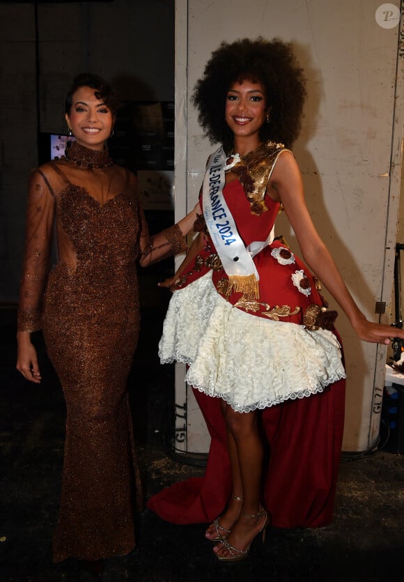 Vaimalama Chaves, Julie Dupont - Backstage du défilé d'ouverture du salon du chocolat 2024 à Paris porte de Versailles en faveur de l'association Mécénat Chirurgie Cardiaque à Paris le 29 octobre 2024. © Perusseau-Veeren/Bestimage