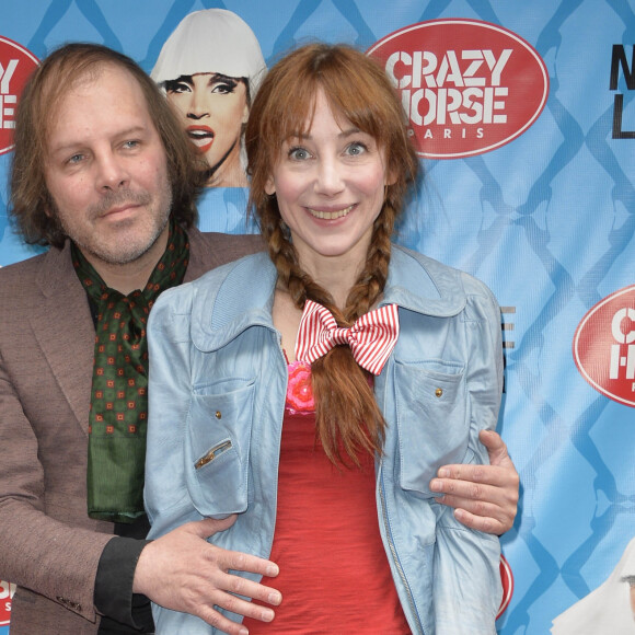 "Pendant les confinements successifs, j'avais la chance d'être en famille à la campagne, au milieu des chevaux", explique Philippe Katerine aux Inrockuptibles
 
Philippe Katerine et Julie Depardieu - Generale du nouveau show du Crazy Horse avec Noemie Lenoir a Paris le 2 juin 2013.