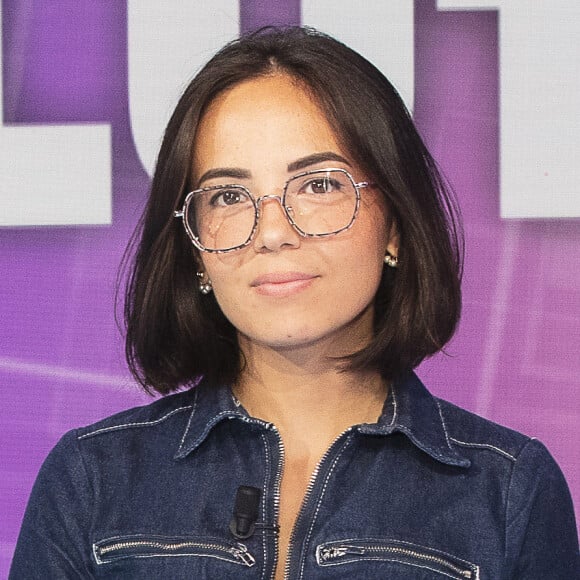 Agathe Auproux est une femme heureuse et amoureuse.
Exclusif - Agathe Auproux présente l'émission "un jeune, une solution" sur C8 pour aider les jeunes à trouver un emploi. © Jack Tribeca / Bestimage 