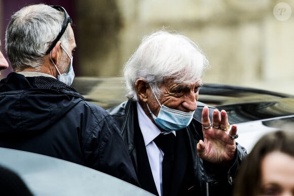 Paul Belmondo et son père Jean-Paul Belmondo - Hommage à Guy Bedos en l'église de Saint-Germain-des-Prés à Paris le 4 juin 2020. © JB Autissier / Panoramic / Bestimage 