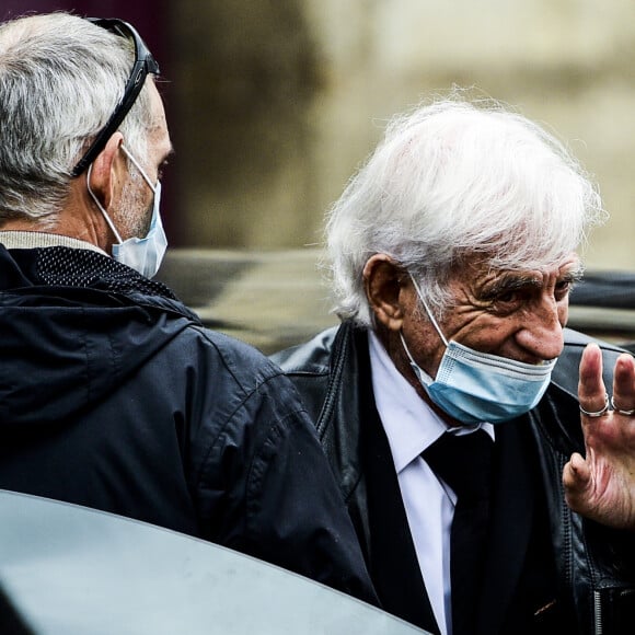 Paul Belmondo et son père Jean-Paul Belmondo - Hommage à Guy Bedos en l'église de Saint-Germain-des-Prés à Paris le 4 juin 2020. © JB Autissier / Panoramic / Bestimage 