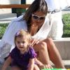 Alessandra Ambrosio, Jaime Mazur et leur fille Anja à Malibu le 29 mars 2010
