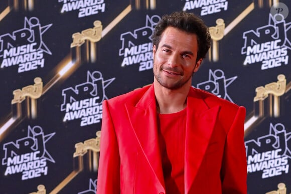 Le chanteur va en effet être papa pour la troisième fois, et ce n'est pas la seule surprise de la soirée...
Amir Haddad assiste à la 26e édition des NRJ Music Awards le 01 novembre 2024 à Cannes, France.