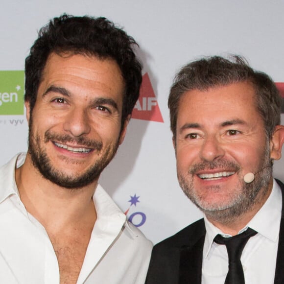 Amir Haddad, Jerome Anthony assistent au trophée APAJH 2022 au Carrousel du Louvre le 21 novembre 2022 à Paris, France.