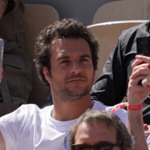 Amir Haddad dans les tribunes lors des Internationaux de France Roland Garros 2022 le 01 juin 2022 à Paris, France.