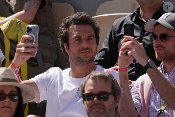 Amir Haddad dans les tribunes lors des Internationaux de France Roland Garros 2022 le 01 juin 2022 à Paris, France.