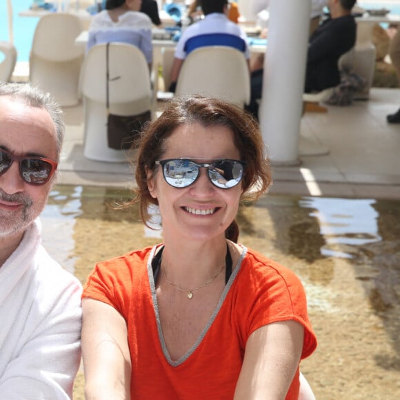 Grâce à ses talents d'imitateur, il invite dans leur vie une foule de personnages...Antoine Dulery et Pascale Pouzadoux participe a l'Escapade des Stars' au Radisson Blu a Djerba, Tunisie le 08 Avril 2018. Photo by Jerome Domine/ABACAPRESS.COM