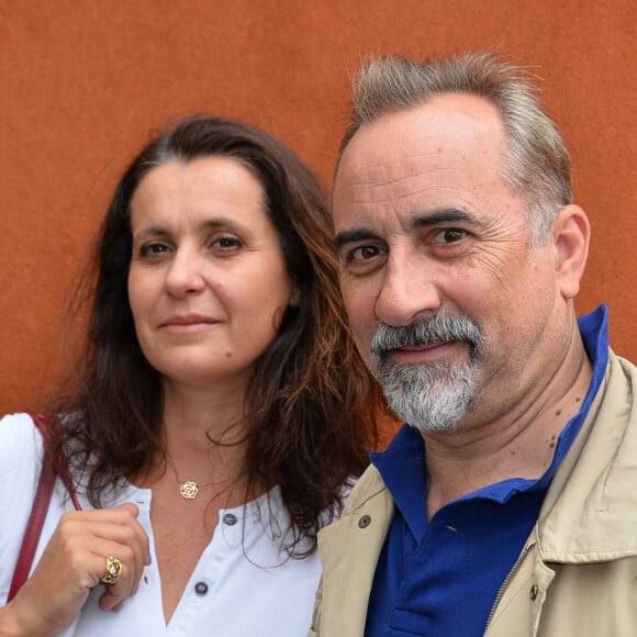 Antoine Dulery et sa femme Pascale Pouzadoux posant au Village pendant les Internationaux de France de Tennis à Roland-Garros à Paris, France, le 2 juin 2015. Photo par Nicolas Briquet/ABACAPRESS.COM