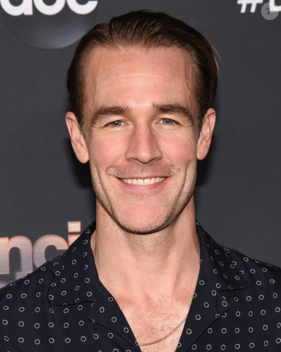 Cette information avait précédemment été dévoilée par un tabloïd américain
James Van Der Beek - "Dancing With The Stars" Saison 28 photocall des six finalistes chez Dominique Ansel à Los Angeles, le 4 novembre 2019.