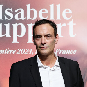 Anthony Delon au photocall de la cérémonie de remise du prix lumière de la 16ème édition du Festival Lumière à l'Amphithéâtre - Centre de Congrès à Lyon, France, le 18 octobre 2024. © Dominique Jacovides/Bestimage