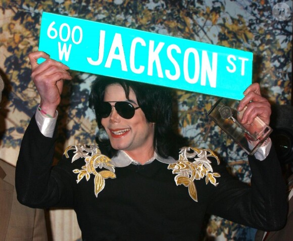 Michael Jackson, victime d'une surdose médicamenteuse ?