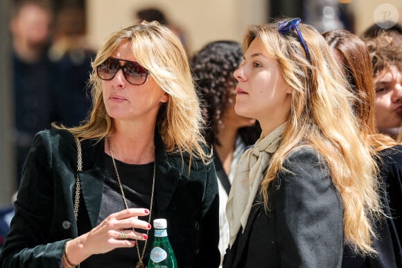 Sarah Poniatowski (Lavoine) et sa fille Yasmine - Arrivées aux obsèques du prince Jean-Stanislas Poniatowski en l'Eglise polonaise à Paris, France, le 29 avril 2024. © Jacovides-Moreau/Bestimage