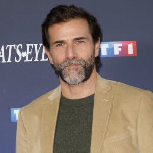 Grégory Fitoussi fait son arrivée dans une toute nouvelle série de TF1.
Gregory Fitoussi - Avant-première de la nouvelle fiction de TF1 "Cat's Eyes" à la Seine Musicale à Paris. © Coadic Guirec/Bestimage