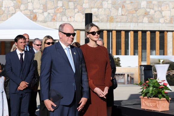 En octobre dans la Roya, le digne héritier du prince Rainier III avait fait de même avec le pont du Coq de la Brigue.
Le prince Albert II de Monaco, La princesse Charlène de Monaco lors de l'inauguration du nouveau refuge de la SPA de Monaco à Peille le 16 septembre 2024. © Claudia Albuquerque / Bestimage 