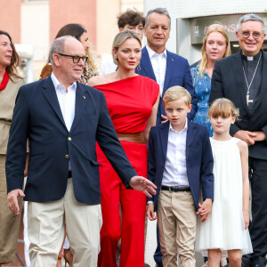 Albert II et Charlène de Monaco sont sur tous les fronts.
Traditionnel Pique Nique des Monégasques "U Cavagnetu" dans le Parc princesse Antoinette, en présence du prince Albert II de Monaco et de la princesse Charlene accompagnés par leurs enfants le prince Jacques de Monaco, marquis des Baux, et La princesse Gabriella de Monaco, comtesse de Carladès, à Monaco, © Claudia Albuquerque/Bestimage 