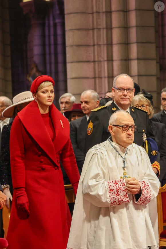 Le prince Albert II de Monaco, La princesse Charlène de Monaco - La famille princière monégasque assiste à la messe d'action de grâce avec Te Deum lors de la la fête nationale de Monaco, en la cathédrale Notre-Dame Immaculée, le 19 novembre 2023. © Jean-Charles Vinaj / Pool Monaco / Bestimage No Tabloïds - 