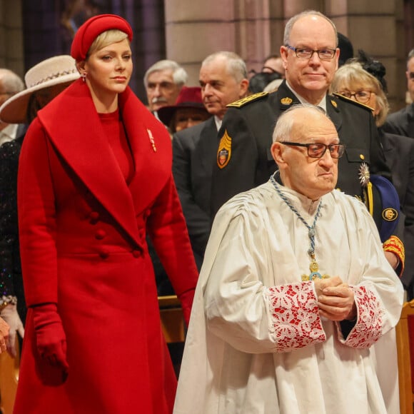 Le prince Albert II de Monaco, La princesse Charlène de Monaco - La famille princière monégasque assiste à la messe d'action de grâce avec Te Deum lors de la la fête nationale de Monaco, en la cathédrale Notre-Dame Immaculée, le 19 novembre 2023. © Jean-Charles Vinaj / Pool Monaco / Bestimage No Tabloïds - 