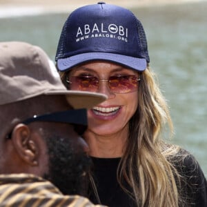 Le prince William, avec Heidi Klum et Winnie Harlow, rencontre l'équipe d'ABALOBI & Fish with a Story et des pêcheurs locaux à Kalk Bay Harbour à Cape Town le 7 novembre 2024. Photo by Phil Noble/PA Wire/ABACAPRESS.COM