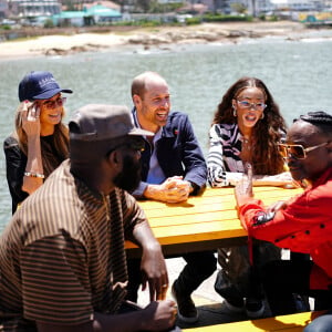 Le prince William, avec Heidi Klum et Winnie Harlow, rencontre l'équipe d'ABALOBI & Fish with a Story et des pêcheurs locaux à Kalk Bay Harbour à Cape Town le 7 novembre 2024. Photo credit : Aaron Chown/PA Wire