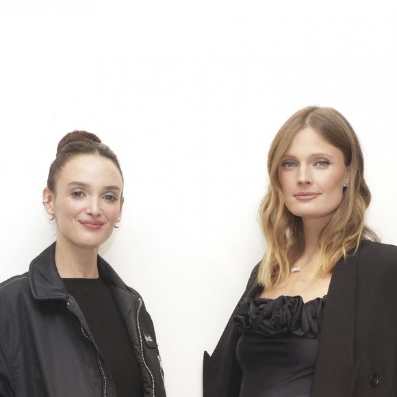 durant lequel elle a pris la pose avec la top model française Constance Jablonski, enceinte et rayonnante.
 
Exclusif - Charlotte Le Bon, Constance Jablonski (enceinte) au 70 ans de Tasaki à La Samaritaine à Paris, France, le 6 novembre 2024. © Jack Tribeca/Bestimage