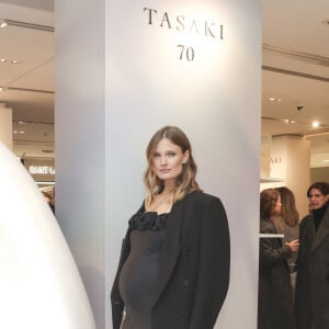 Elle avait dévoilé l'heureuse nouvelle au cours du défilé Etam il y a quelques semaines.
Exclusif - Constance Jablonski (enceinte) au 70 ans de Tasaki à La Samaritaine à Paris, France, le 6 novembre 2024. © Jack Tribeca/Bestimage