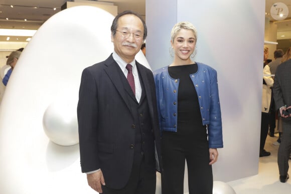 Exclusif - Tajima San, CEO de TASAKI et Alice Isaaz au 70 ans de Tasaki à La Samaritaine à Paris, France, le 6 novembre 2024. © Jack Tribeca/Bestimage TASAKI célèbre son 70ème anniversaire lors d’une soirée d’exception Jeudi 7 novembre – la Samaritaine Hier soir, la maison de joaillerie japonaise TASAKI, a fêté ses 70 bougies lors d’une soirée d’exception à la Samaritaine, en la présence de son CEO, Tajima San, aux côtés de personnalités et amis de la Maison venus spécialement pour l’occasion et a dévoilé une exposition hommage à la nacre des perles. Constance Jablonski, Charlotte Le Bon, India Hair, Alice Isaaz, Monia Chokri, Adèle Simphal, Mélanie Robert, Fleur Geffrier, Damien Bonnard, Léo Dussolier et Germain Louvet, étaient tous réunis et arboraient des nouvelles pièces de la collection emblématique balance mais également des collections danger, en or, diamants et perles Akoya du Japon. Pour l’événement, les invités ont assisté à une prestation inédite de la ballerine Victoria Dauberville, qui a inauguré le pop-up de l’exposition, présentant des pièces innovantes créées en collaboration avec des Maisons japonaises, notamment des baskets, des lunettes de soleil et des écouteurs reprenant les codes de la Maison TASAKI. L'exposition a fait le tour du monde tout au long de cette année, en commençant par Tokyo, puis Shanghai, Osaka, Taipei, Séoul, et se terminant par Paris et Londres. Floating Shell’, exposition à la Samaritaine, jusqu’au 13 janvier 2025.