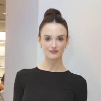 Charlotte Le Bon, stylée en noir, prend la pose avec une top model française enceinte et resplendissante