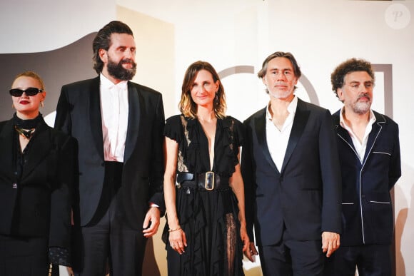 Sara Forestier, Gregoire Ludig, Camille Cottin, Emmanuel Mouret, Frederic Neidermayer  sur le tapis rouge de la Mostra de Venise pour "Trois Amies" le 30 août 2024. © Lucia Sabatelli / Bestimage