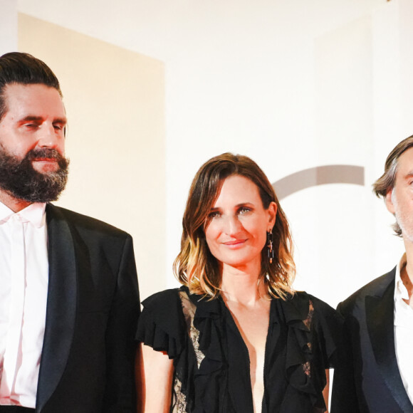 Sara Forestier, Gregoire Ludig, Camille Cottin, Emmanuel Mouret, Frederic Neidermayer  sur le tapis rouge de la Mostra de Venise pour "Trois Amies" le 30 août 2024. © Lucia Sabatelli / Bestimage