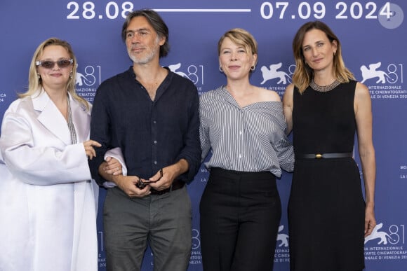 Sara Forestier, India Hair, Camille Cottin lors du photcall ee "Trois Amies" à la Mostra de Venise le 30 août 2024 ©SGPItalia