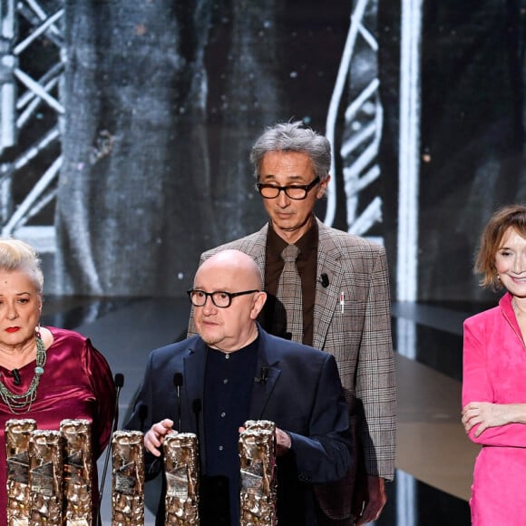 Christian Clavier, Michel Blanc, Josiane Balasko, Thierry Lhermitte, Marie-Anne Chazel, Gérard Jugnot et Bruno Moynot lors de la 46e édition de la cérémonie des César du cinéma à l'Olympia à Paris, France, le 12 mars 2021. Photo par Pierre Villard/Pool/ABACAPRESS.COM