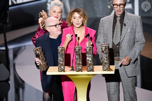 Christian Clavier, Michel Blanc, Josiane Balasko, Thierry Lhermitte, Marie-Anne Chazel, Gérard Jugnot et Bruno Moynot lors de la 46e édition de la cérémonie des César du cinéma à l'Olympia à Paris, France, le 12 mars 2021. Photo par Pierre Villard/Pool/ABACAPRESS.COM