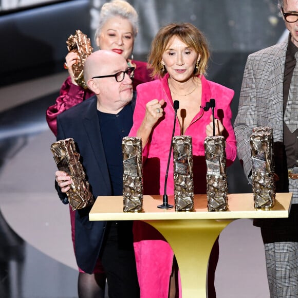 Christian Clavier, Michel Blanc, Josiane Balasko, Thierry Lhermitte, Marie-Anne Chazel, Gérard Jugnot et Bruno Moynot lors de la 46e édition de la cérémonie des César du cinéma à l'Olympia à Paris, France, le 12 mars 2021. Photo par Pierre Villard/Pool/ABACAPRESS.COM