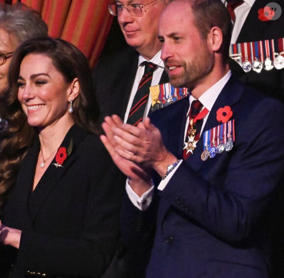 'ils étaient accueillis par les organisateurs du Festival.
Le prince William, prince de Galles, Catherine Kate Middleton, princesse de Galles - La famille royale du Royaume Uni assiste au Festival du souvenir (Festival of Remembrance) au Royal Albert Hall, Londres le 9 novembre 2024. © Chris Ratcliffe / Pool / Julien Burton via Bestimage 