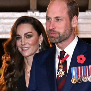 Invités au Festival du Souvenir à Londres, Kate Middleton et le prince William se sont montrés particulièrement tendres l'un envers l'autre alors qu'ils rejoignaient la famille royale britannique à l'événement.
Le prince William, prince de Galles, Catherine Kate Middleton, princesse de Galles - La famille royale du Royaume Uni assiste au Festival du souvenir (Festival of Remembrance) au Royal Albert Hall, Londres