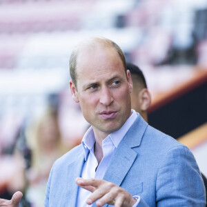 Le prince William, prince de Galles, lors d'une visite au stade Vitality de l'AFC de Bournemouth à Dorset, Royaume -Uni, pour entendre parler du travail du club de football de Premier League au sein de la communauté pour soutenir les personnes à risque de sans-abri, et leur engagement à prolonger ces travaux au cours des cinq prochaines années dans le cadre du projet Prince's Homewards à Bournemouth, Christchurch et Poole, le 7 septembre 2023.