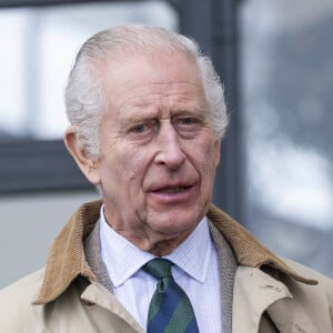 Il s'agit d'une enquête
Le roi Charles III d'Angleterre, et Z.Phillips (Z.Tindall), assistent au concours hippique Royal Windsor Horse Show à Windsor, le 3 mai 2024.