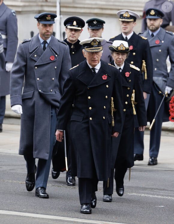 Le roi Charles III d'Angleterre, la princesse Anne et le prince Edward, duc d'Edimbourg et le prince William prince de Galles honorent les disparus des deux guerres mondiales lors de la cérémonie Remembrance Sunday ( Dimanche du souvenir ) au Cénotaphe à Londres le 10 novembre 2024