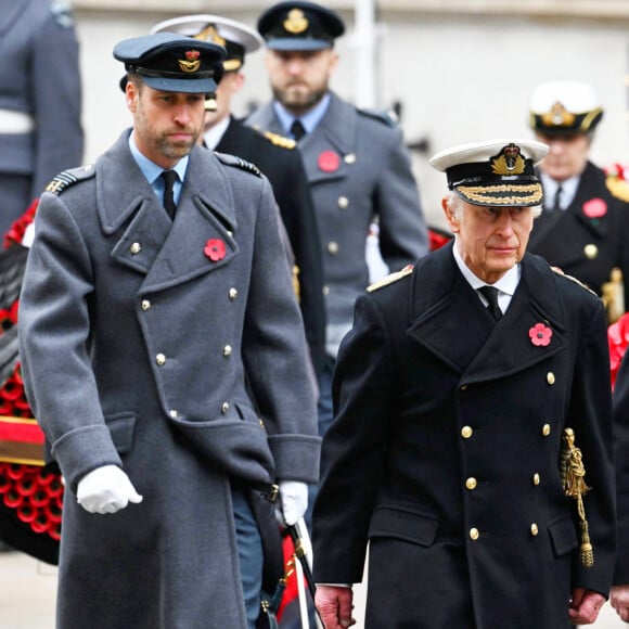 Charles et son fils William pas exemplaires ?
Le roi Charles III d'Angleterre, le prince William, prince de Galles et la princesse Anne - La famille royale honore les disparus des deux guerres mondiales lors de la cérémonie Remembrance Sunday ( Dimanche du souvenir ) au Cénotaphe à Londres ©Alpha Press